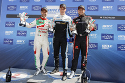 Podium: 1. Thed Björk, Polestar Cyan Racing, Volvo S60 Polestar TC1; 2. Tiago Monteiro, Honda Racing