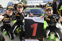 Les vainqueurs #63 GRT Grasser Racing Team, Lamborghini Huracan GT3: Mirko Bortolotti, Christian Engelhart, Andrea Caldarelli