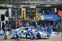 Dale Earnhardt Jr., Hendrick Motorsports Chevrolet, pit stop