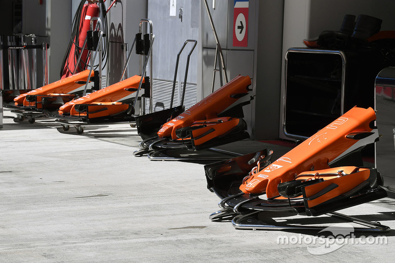 McLaren MCL32 nose and front wings