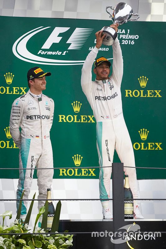 Podio: ganador de la carrera Lewis Hamilton, Mercedes AMG F1, segundo lugar Nico Rosberg, Mercedes AMG F1