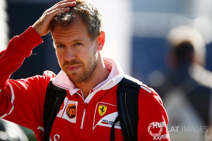 Sebastian Vettel, Ferrari, llega al paddock