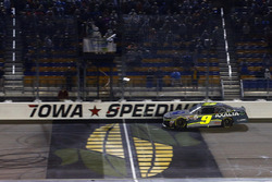 William Byron, JR Motorsports Chevrolet drives under the checkered flag to win