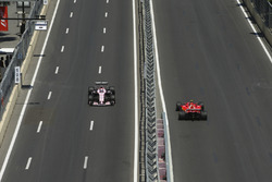 Sergio Pérez, Sahara Force India F1 VJM10, Kimi Raikkonen, Ferrari SF70H
