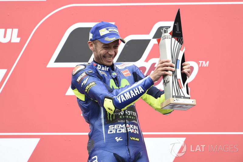 Podium: Race winner Valentino Rossi, Yamaha Factory Racing