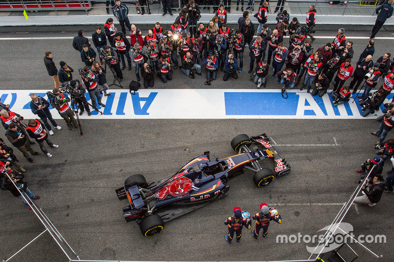 Max Verstappen, Scuderia Toro Rosso y Carlos Sainz Jr., Scuderia Toro Rosso con el Scuderia Toro Rosso STR11