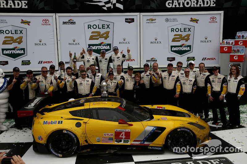 Winnaar GTLM: #4 Corvette Racing Chevrolet Corvette C7.R: Oliver Gavin, Tommy Milner, Marcel Fässler