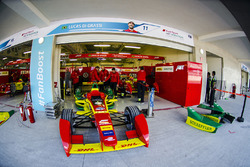 Auto de Lucas di Grassi, ABT Schaeffler Audi Sport en el garaje