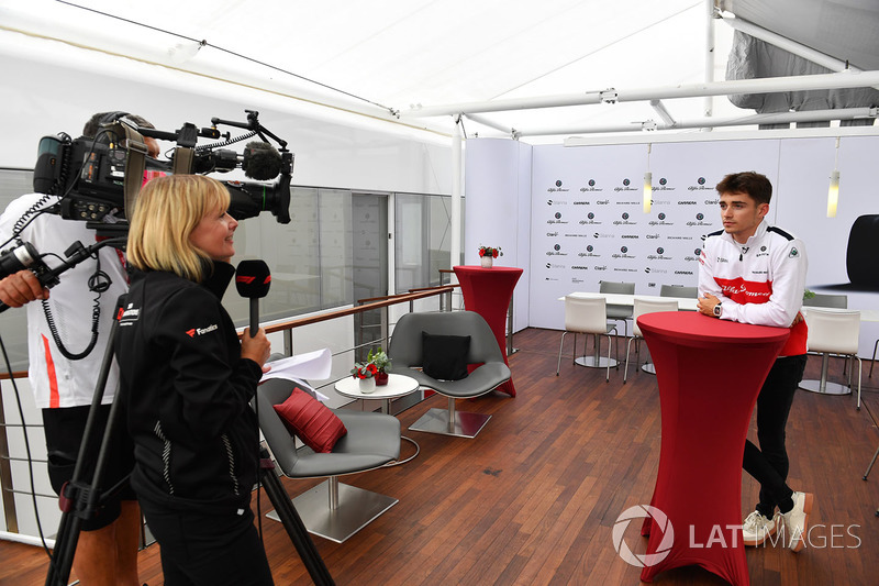 Charles Leclerc, Sauber parle aux médias
