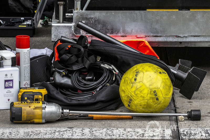 Renault Sport F1 Team starter, football and Autoglym Fast Glasss cleaner