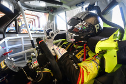 Matt Crafton, ThorSport Racing, Ford F-150 Menards, gloves