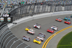 Start, #3 Corvette Racing Chevrolet Corvette C7.R, GTLM: Antonio Garcia, Jan Magnussen, Mike Rockenf
