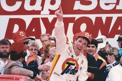 Le vainqueur Darrell Waltrip