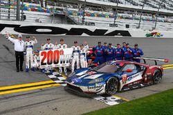 #66 Chip Ganassi Racing Ford GT, GTLM: Dirk Müller, Joey Hand, Sébastien Bourdais, #67 Chip Ganassi Racing Ford GT, GTLM: Ryan Briscoe, Richard Westbrook, Scott Dixon celebrate their 1-2 finish