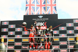 Podio: il vincitore della gara Jonathan Rea, Kawasaki Racing, il secondo classificato Chaz Davies, Aruba.it Racing-Ducati SBK Team, il terzo classificato Tom Sykes, Kawasaki Racing