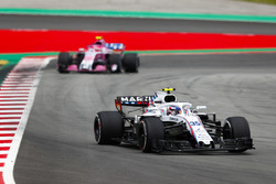 Сергей Сироткин, Williams FW41, и Эстебан Окон, Sahara Force India F1 VJM11