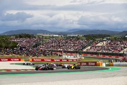 Kevin Magnussen, Haas F1 Team VF-18, Carlos Sainz Jr., Renault Sport F1 Team R.S. 18, Charles Leclerc, Sauber C37