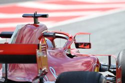 Sebastian Vettel, Ferrari SF71H, con gli specchietti sull'halo