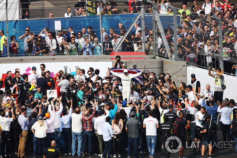 Le Champion du monde 2017 Lewis Hamilton, Mercedes AMG F1