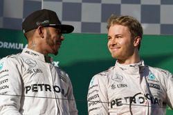 Podio: ganador de la carrera Nico Rosberg, Mercedes AMG F1, segundo lugar Lewis Hamilton, Mercedes A