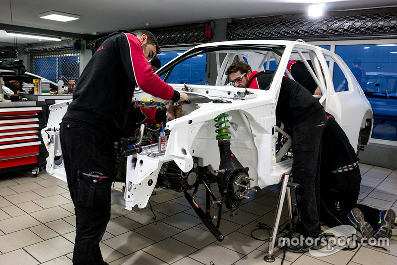 Sébastien Loeb Racing Peugeot 306 Maxi yeniden yapımı