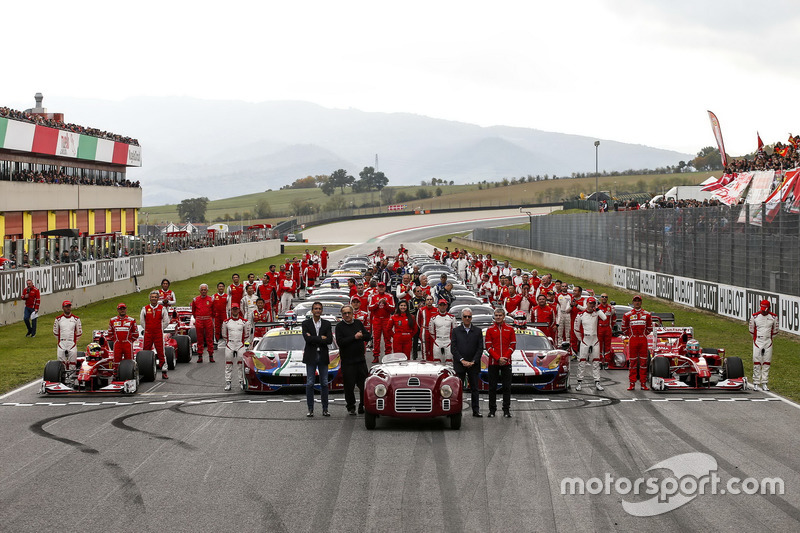 Ferrari grup fotoğrafı