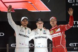 Podium : le deuxième, Lewis Hamilton, Mercedes AMG F1, le vainqueur Valtteri Bottas, Mercedes AMG F1, le troisième, Sebastian Vettel, Ferrari