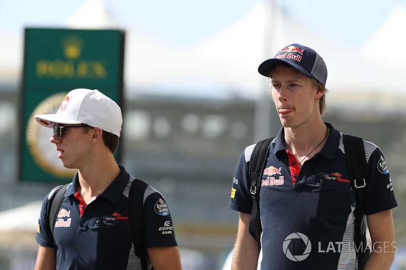 <p> Toro Rosso </p> <p> Media de edad: 24.5 años </p><p> Suma de edad: 49 años </p>