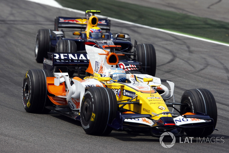 Fernando Alonso, Renault F1 Team R28, leads David Coulthard, Red Bull Racing RB4