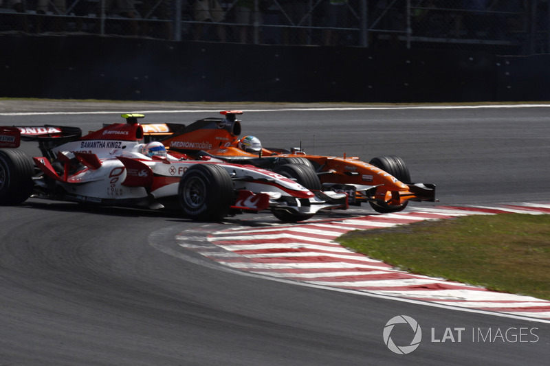 Adrian Sutil, Spyker F8-VII y Anthony Davidson, Super Aguri SA07