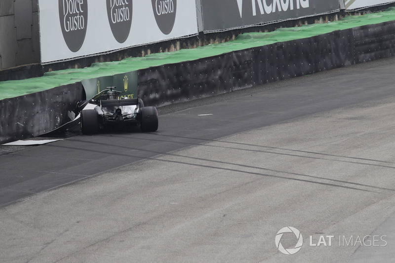 Lewis Hamilton, Mercedes-Benz F1 W08, crashed car