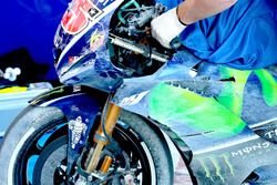 La moto de Maverick Viñales, Yamaha Factory Racing después del choque