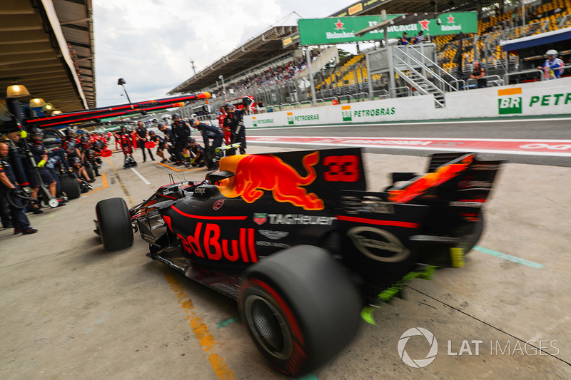 Max Verstappen, Red Bull Racing RB13 pit stop antrenmanı