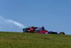 Brendon Hartley, Scuderia Toro Rosso STR12 con un guasto al motore