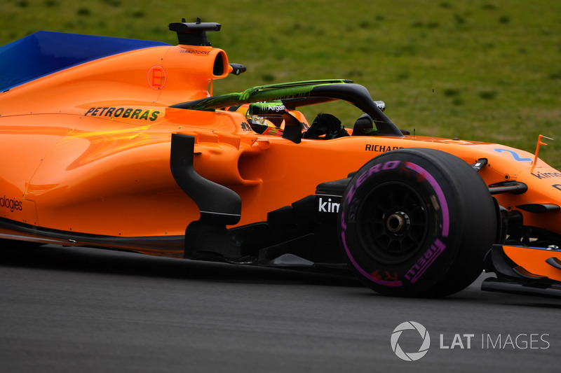 Stoffel Vandoorne, McLaren MCL33, aero paint on halo