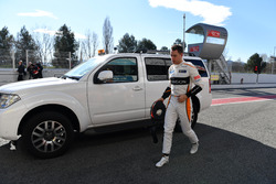Stoffel Vandoorne, McLaren returns to the pits