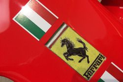 Logo de Ferrari en el SF70H