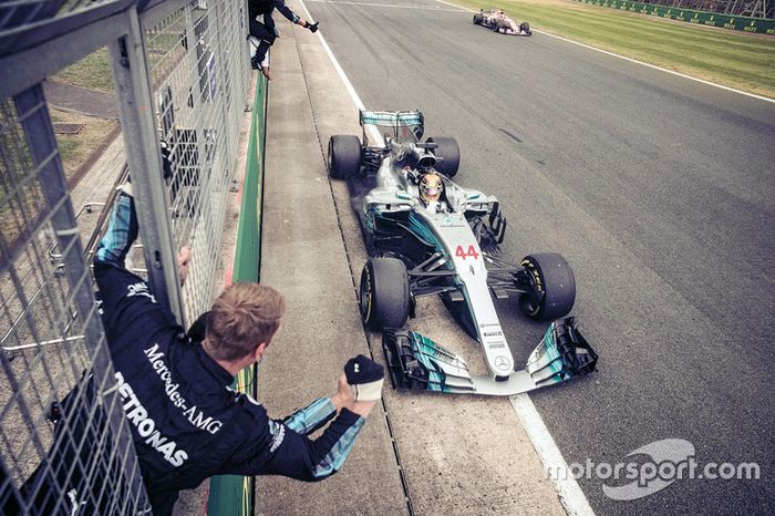 Ganador de la carrera Lewis Hamilton, Mercedes-Benz F1 W08