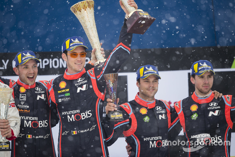 Podium: winners Thierry Neuville, Nicolas Gilsoul, Hyundai Motorsport, third place Andreas Mikkelsen