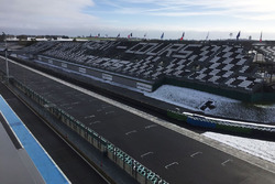 Tribuna innevata a Magny-Cours