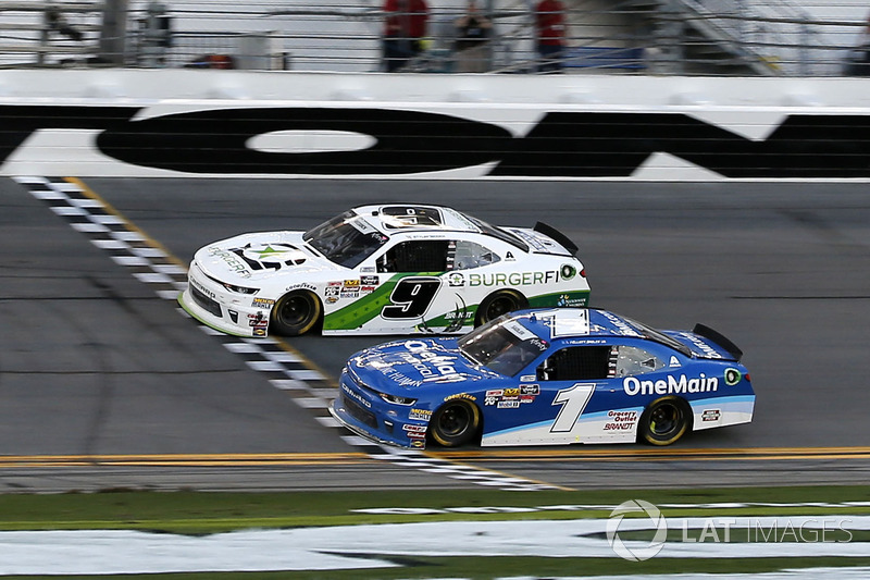#1: Tyler Reddick vs. Elliott Sadler - 0,000 Sekunden (offiziell: 0,0004) *