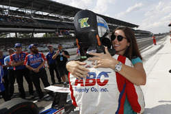 Tony Kanaan, A.J. Foyt Enterprises Chevrolet with wife Lauren
