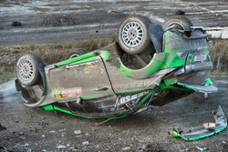 La vettura incidentata di Yazeed Al Rajhi, Michael Orr, Yazeed Racing Ford Fiesta RS WRC