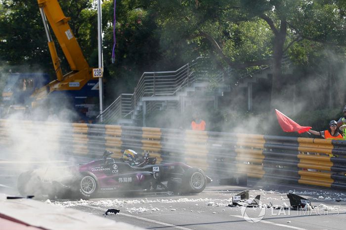 Crash, Sérgio Sette Câmara, Motopark with VEB, Dallara Volkswagen