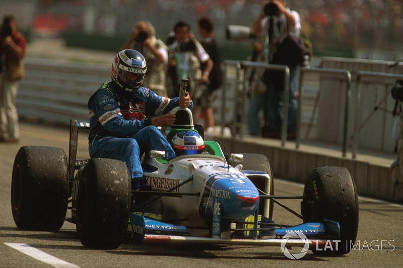 Hockenheim 1996: Gerhard Berger (Benetton) menumpang Jean Alesi (Benetton)
