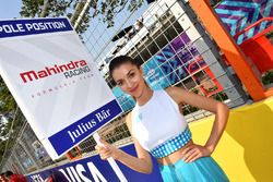 Une Grid Girl