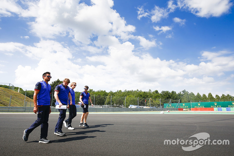 Brendon Hartley, Toro Rosso, mengitari trek