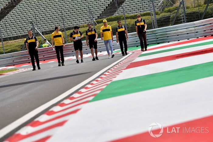 Carlos Sainz Jr., Renault Sport F1 Team