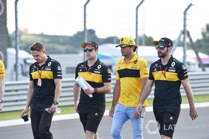 Carlos Sainz Jr., Renault Sport F1 Team mengitari trek
