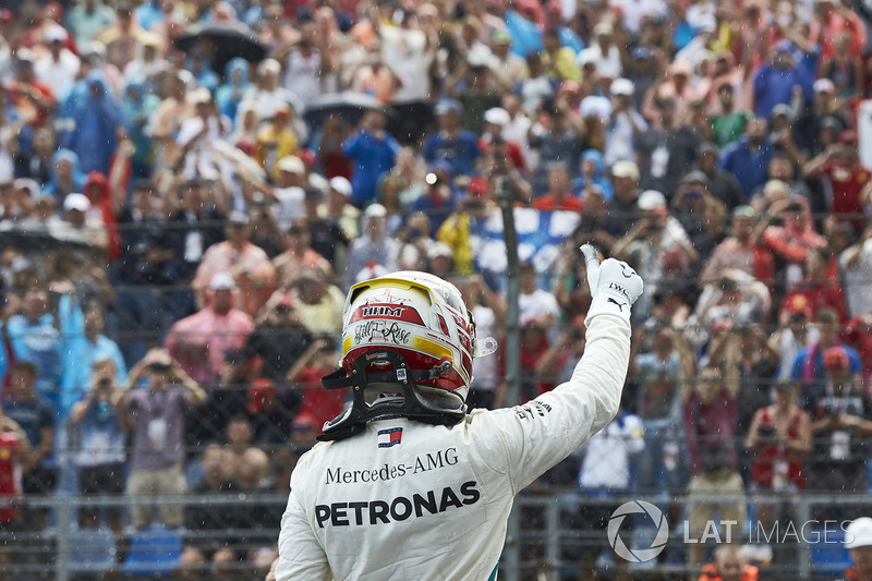 Lewis Hamilton, Mercedes AMG F1, celebrates pole